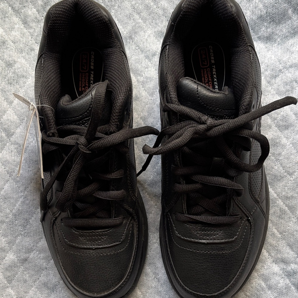 Shoes mens new safetstep size 7.5M slip resistant comfort insole Cross Trekkers